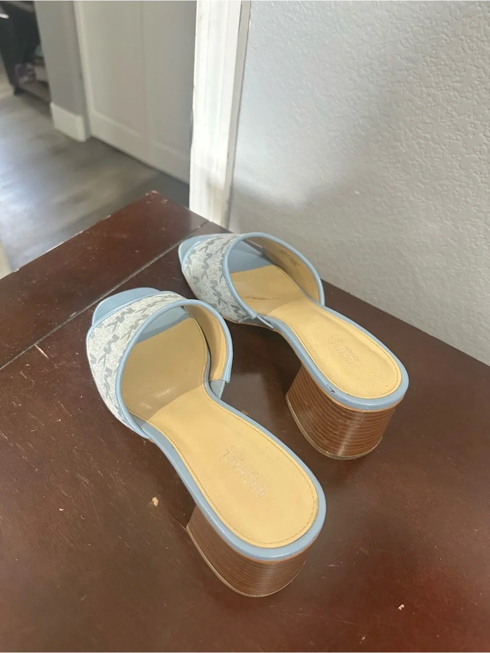 Michael Kors chic slide